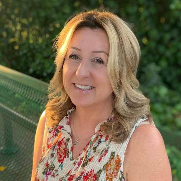 Meet your Posher, Cathy - Picture 3 of 3